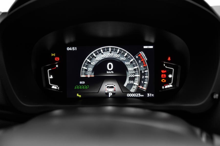 Панель приборов Mitsubishi Pajero Sport HPE-S 2020 года  (LA) (фото 38 из 38)